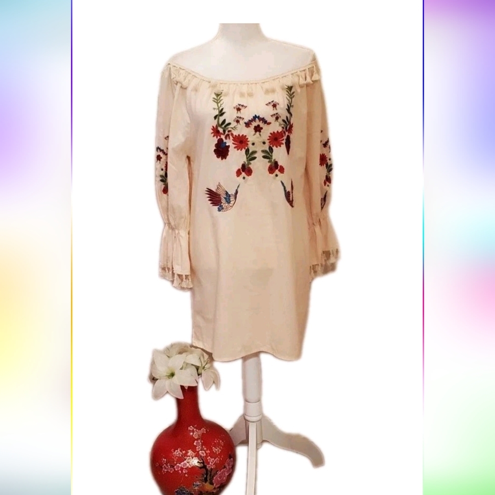 VELZERA Beige embroidered floral tunic off shoulder top M Cottage Core